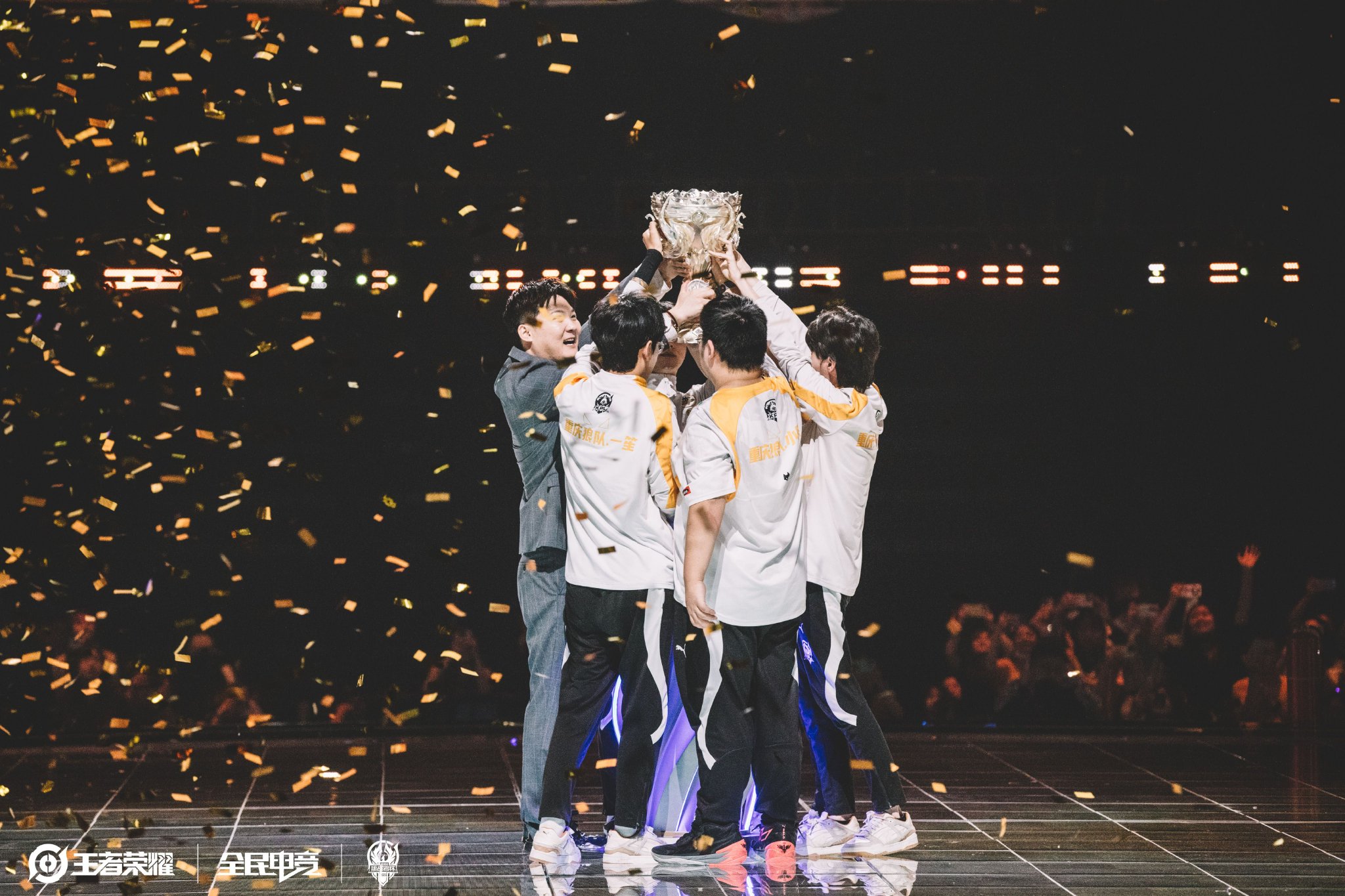 方面均占据 方面均占据