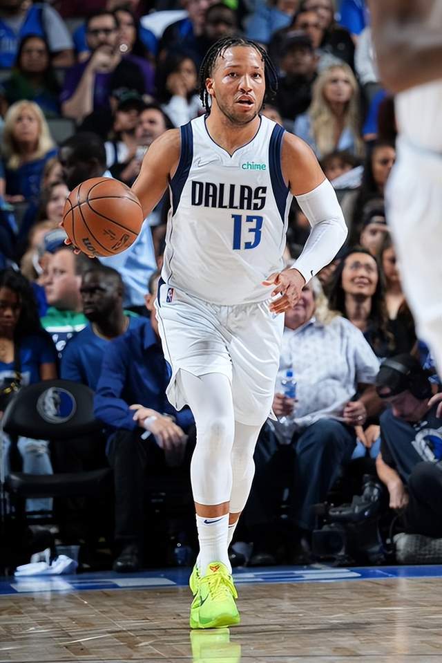 罗马诺：拜仁周一就雅克松接触切尔西，纽卡也在不断打电话