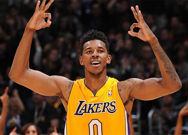 中场直塞打 中场直塞打